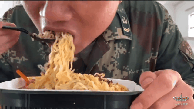 东风快递开箱食品盲盒网友馋哭了