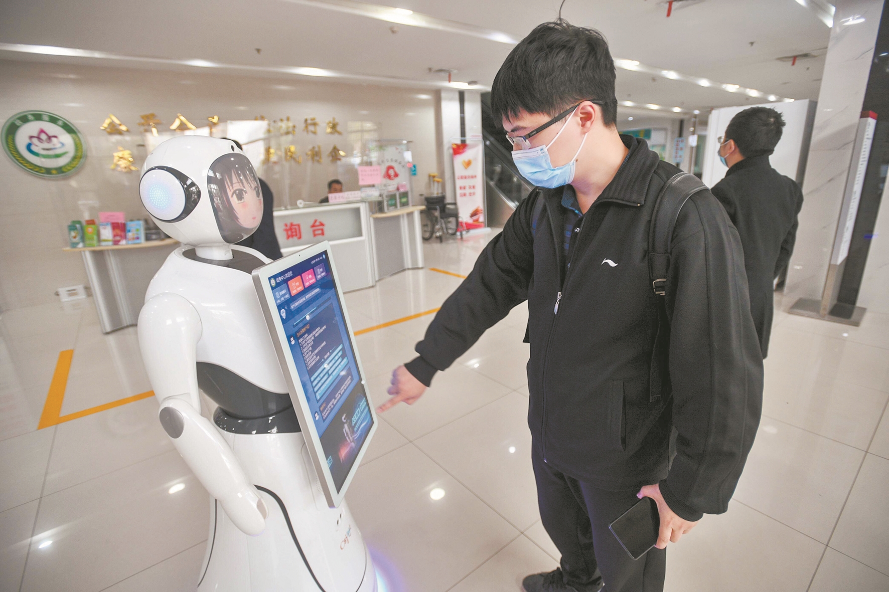 现场叫号引导办事 黄陂政务机器人上岗-荆楚网-湖北日报网