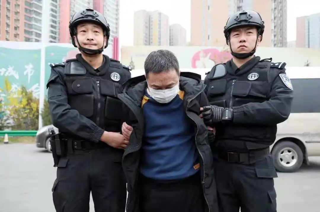 咸阳市公安局发布警方通告称,在扫黑除恶专项斗争中,泾阳县公安局侦破