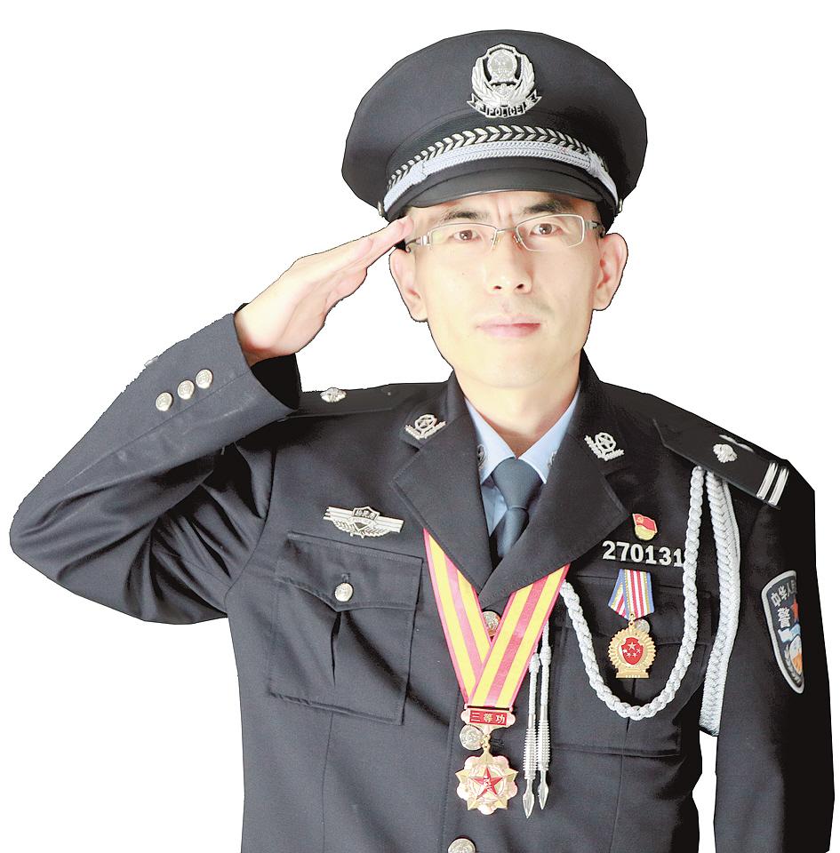 "国门卫士"刘伟强:15年练就"火眼金睛"