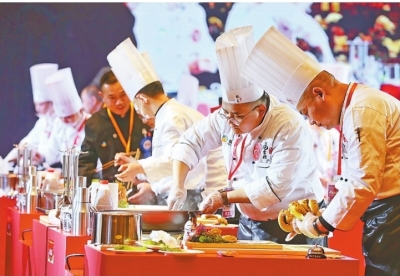 25位全国顶尖"厨神"在汉"抡勺比武" 武汉厨师凭借