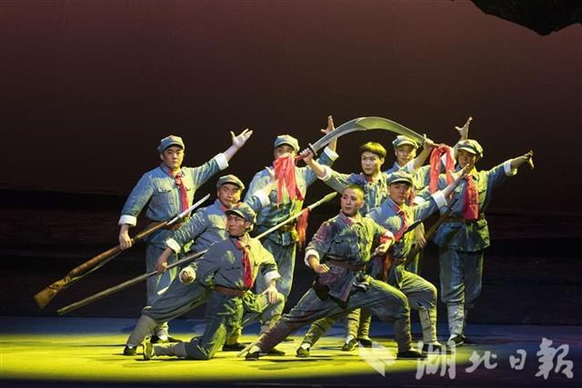 献礼建党百年再现红军故事 湖北原创现代京剧《连心带》精彩首演