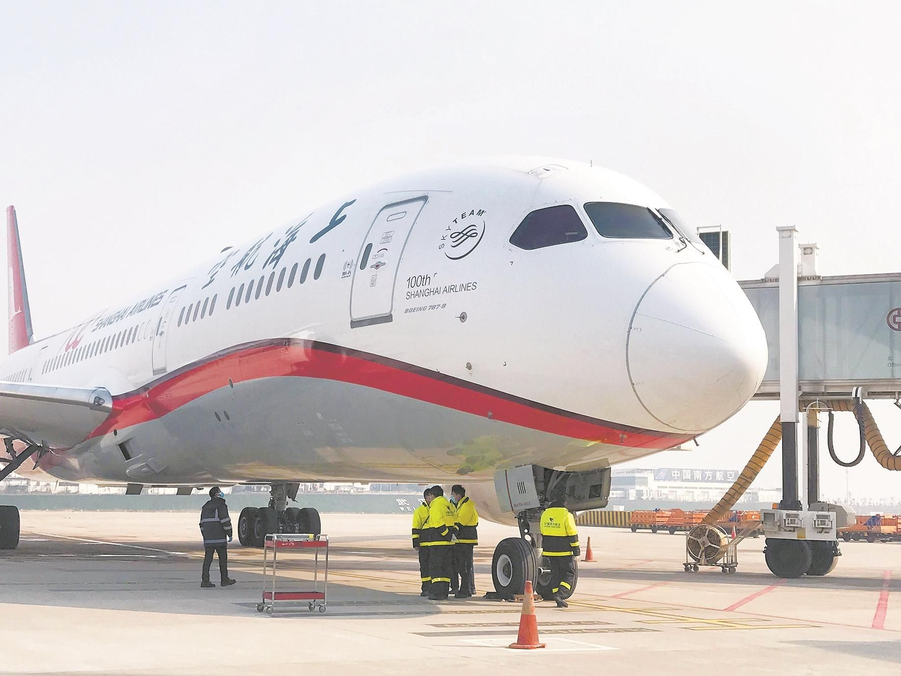 787宽体机亮相汉沪快线 乘客可边坐飞机边刷手机