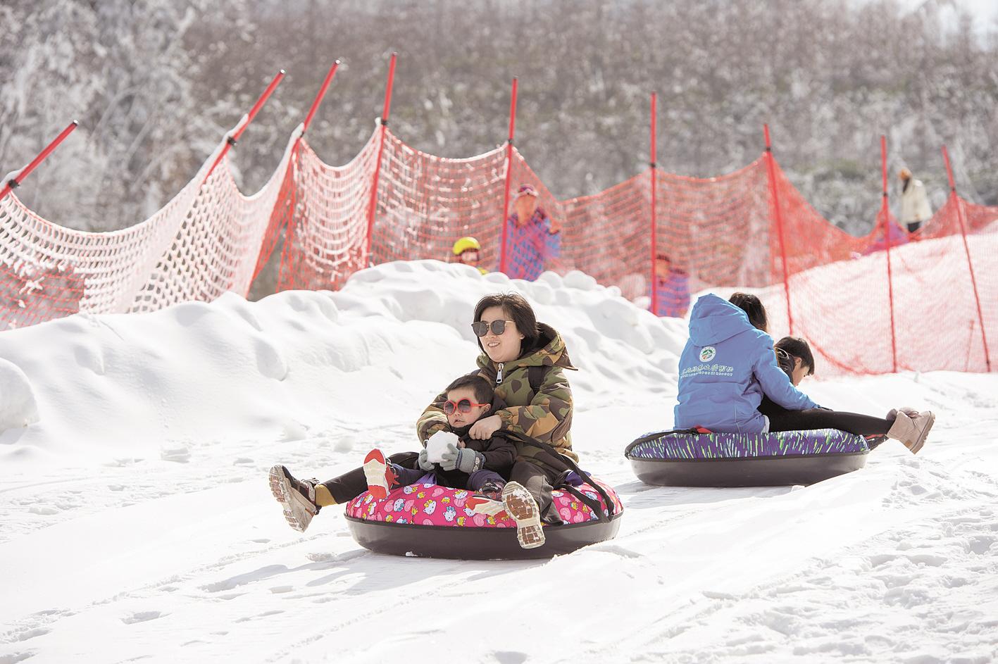 滑雪經濟鬧熱巴東全域遊