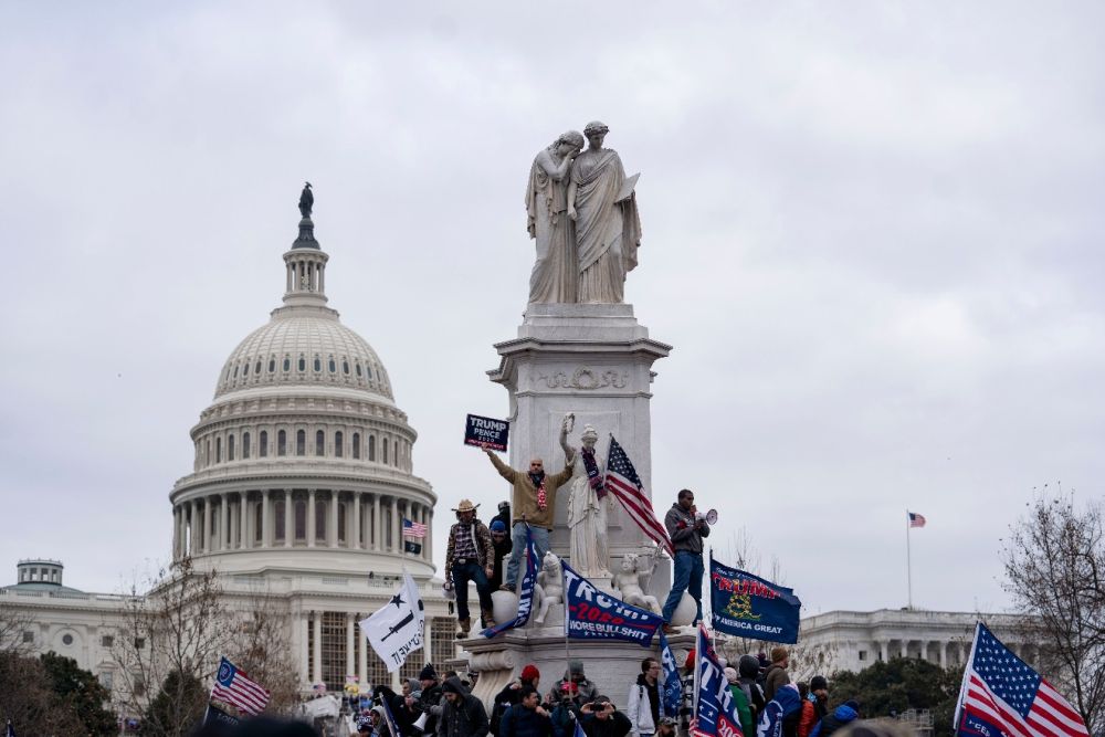 美国国会遭遇暴力冲击,政治乱象为何愈演愈烈?