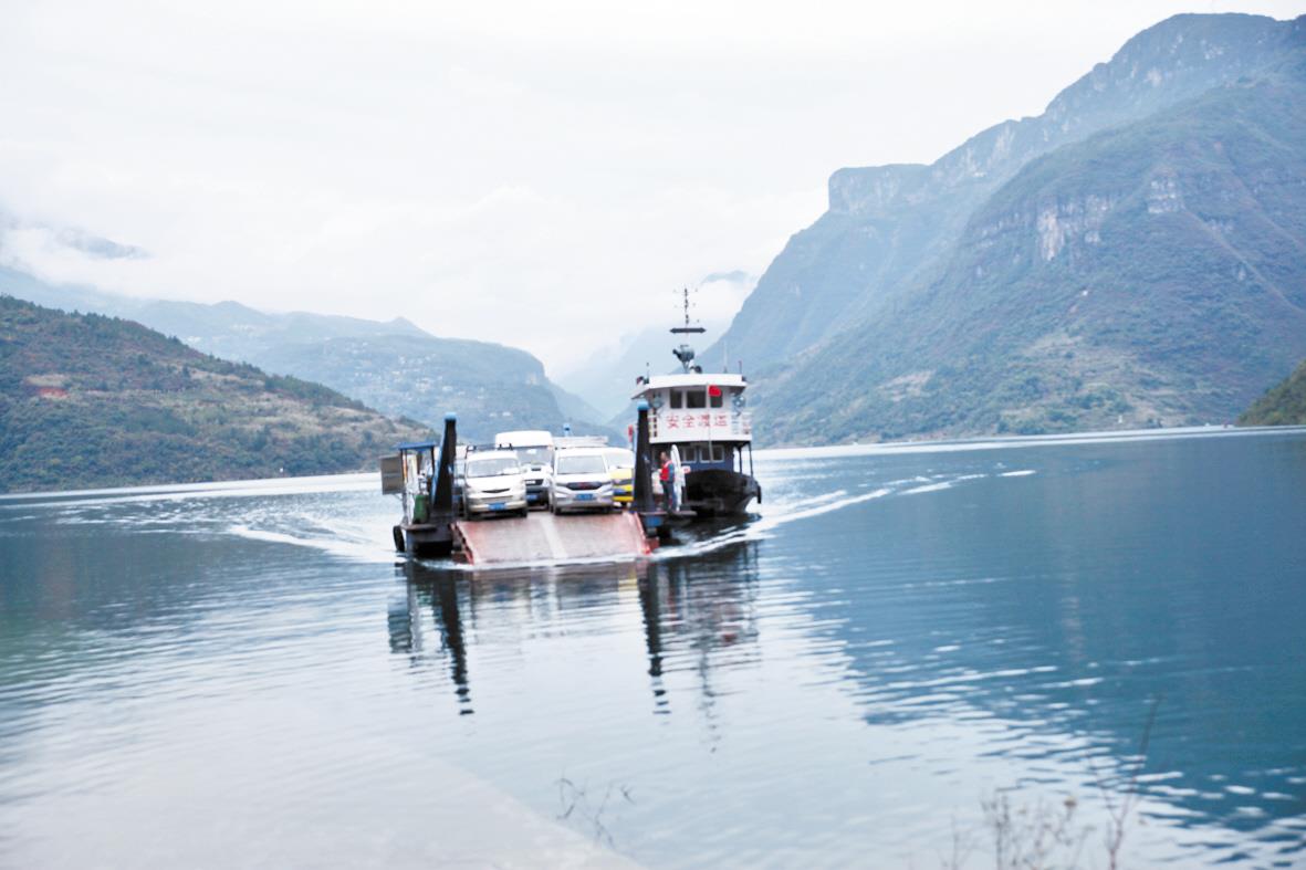 一条船两代人,为5万乡亲摆渡38年 巴东一乡级渡班坚守清江渡口 安全送