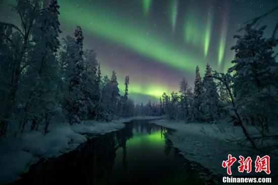 芬兰拉普兰德梦幻冬日 唯美极光夜空舞动