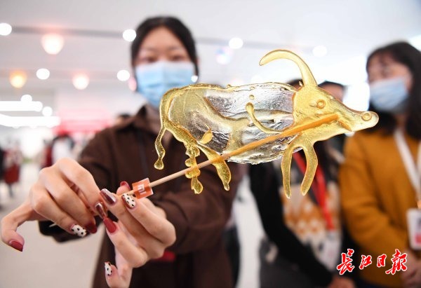 转糖人着汉服猜灯谜闹元宵图集