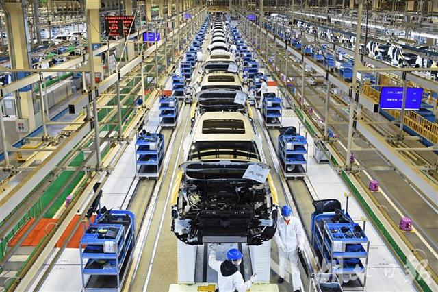 2月9日,农历腊月二十八,东风本田汽车有限公司第三工厂,总装车间生产