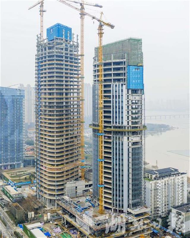 2月5日,位于武汉市武昌中北路青鱼嘴的碳汇大厦(图右)即将落成,未来