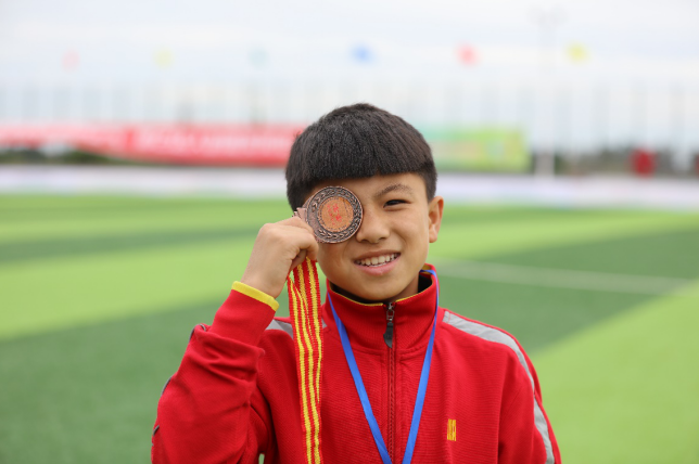 这个让班主任最头疼的中国小男孩,想去"世界杯"