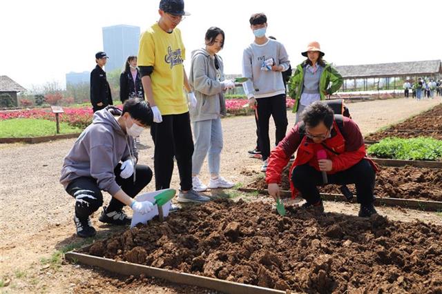 湖北工業大學在光谷掛牌首個校外勞動教育實踐基地