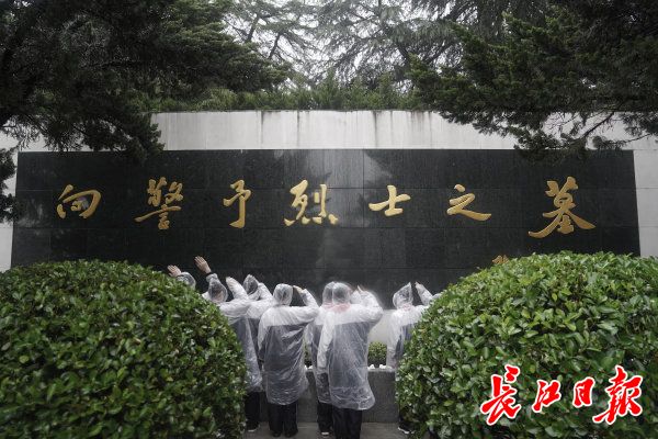 缅怀英烈,做责信少年|过影-荆楚网-湖北日报网