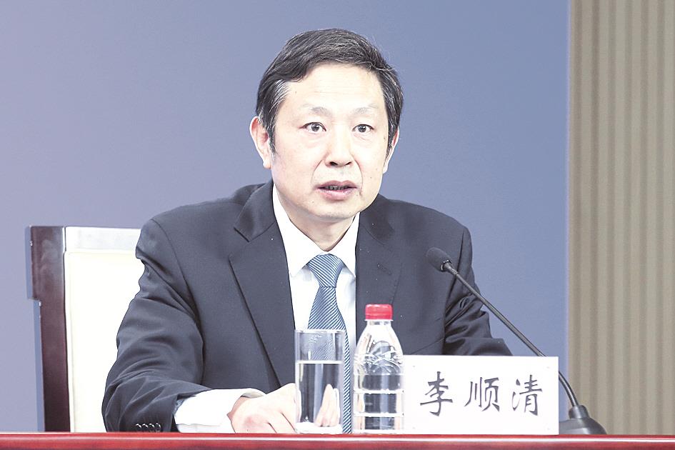 省委副秘书长,省委政研室(省委改革办,省委财经办)主任吴庆华答记者问