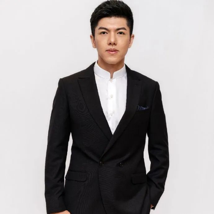 冯硕  央视主播推荐图书《许子东现代文学课》作者:许子东一句话推荐