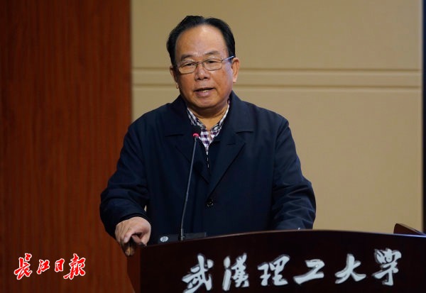 中国军事博物馆原馆长袁伟少将.长江日报记者 彭年 摄