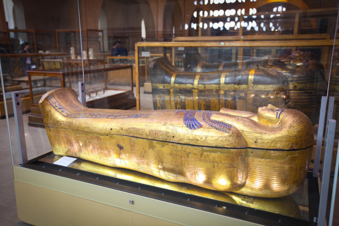 这是2011年3月22日在埃及国家博物馆拍摄的木乃伊棺椁.