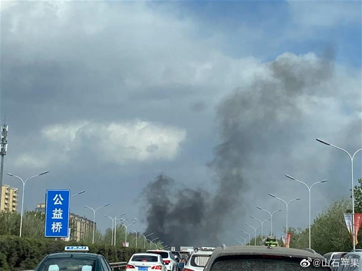 北京南四环一变电室起火,现场浓烟滚滚,救援已持续5小时