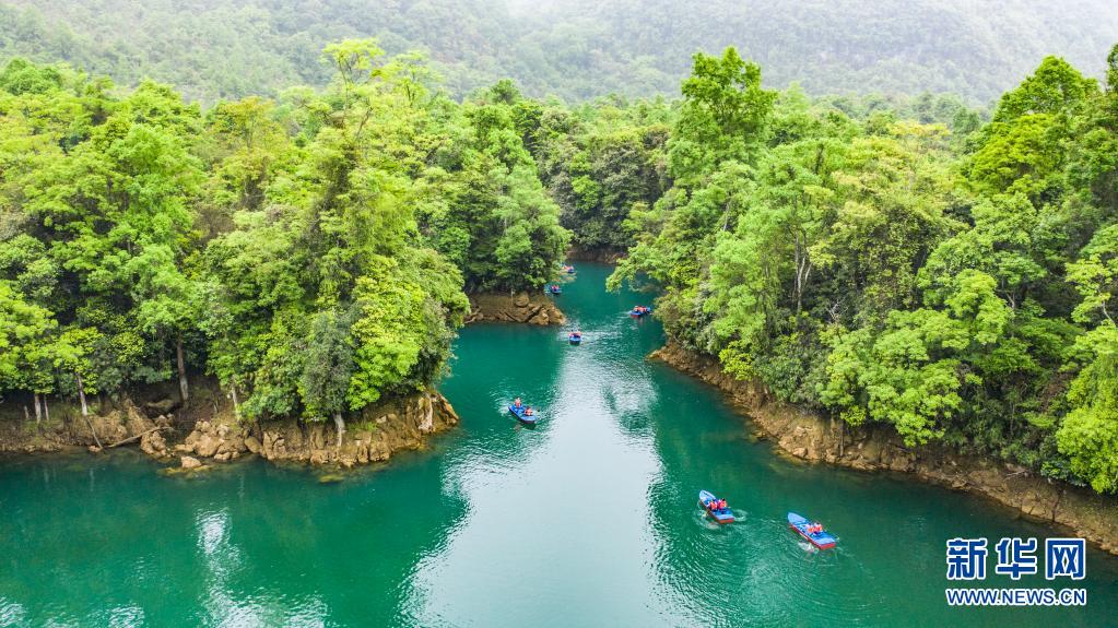 贵州荔波:绿水青山引客来