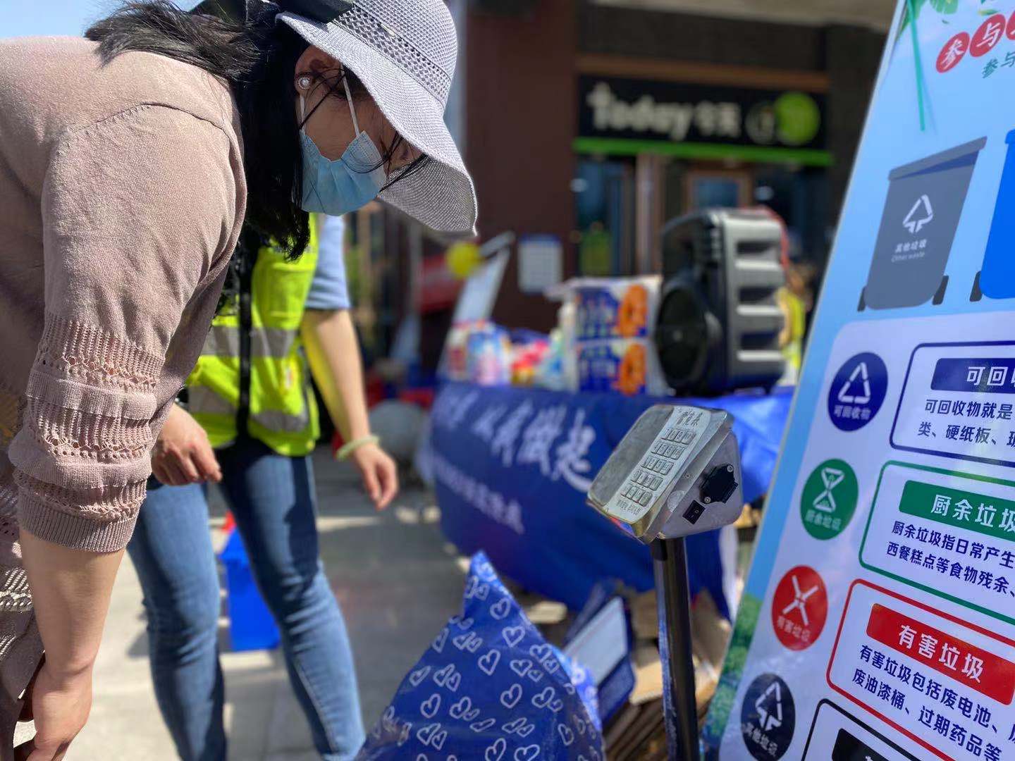 长江日报4月30日讯 30日一早,家住东西湖吴家山园艺小区的朱凤将自己