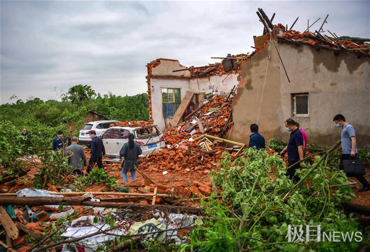 受灾后一位村支书的48小时有我在你们一定可以尽快回家的