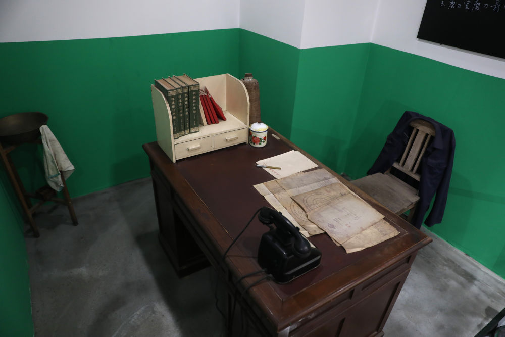 这是大连重工·起重集团减速机厂焦裕禄事迹展览馆内复原的焦裕禄办公