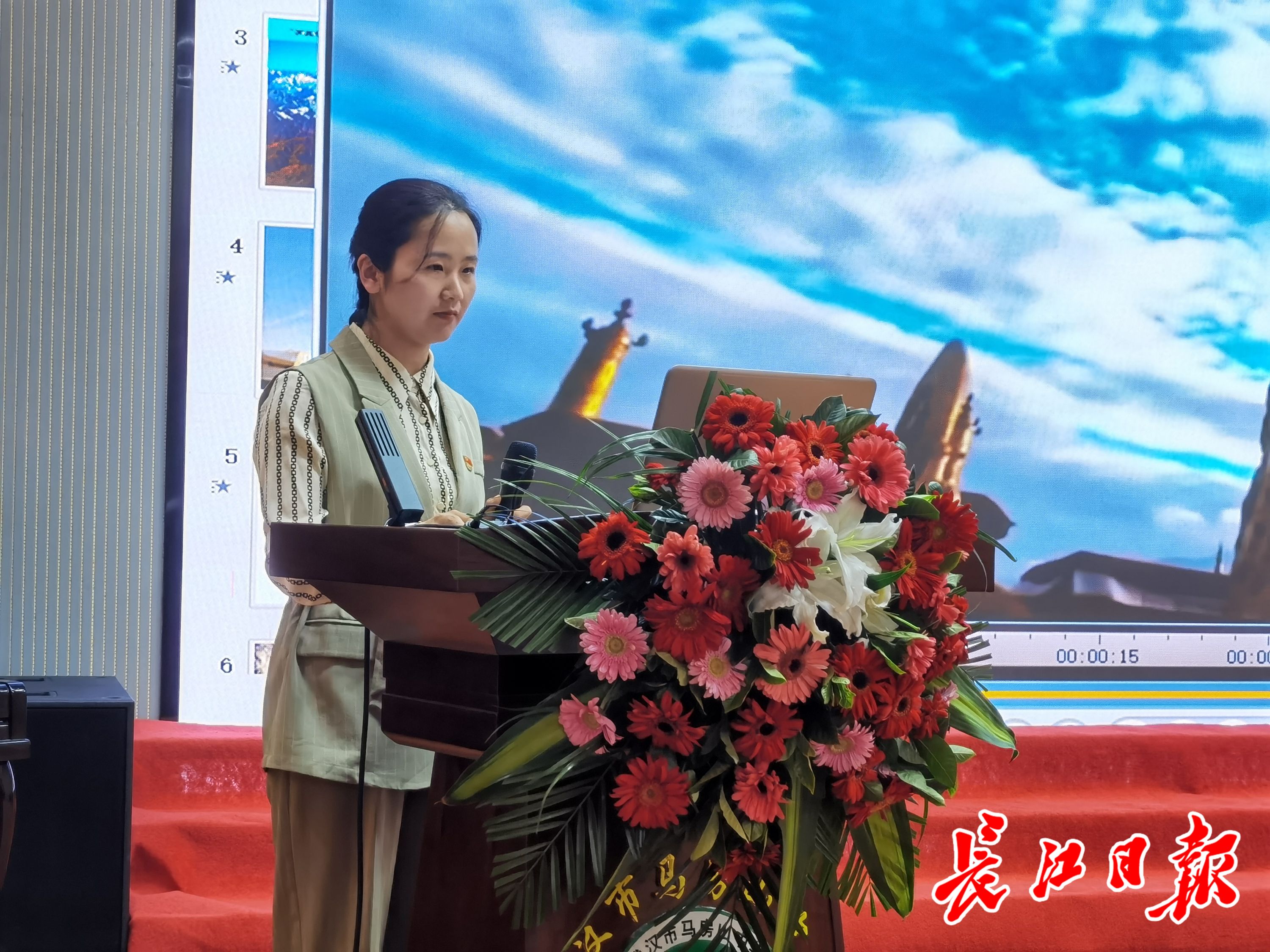 党史学习教育市委宣讲团走进马房山中学