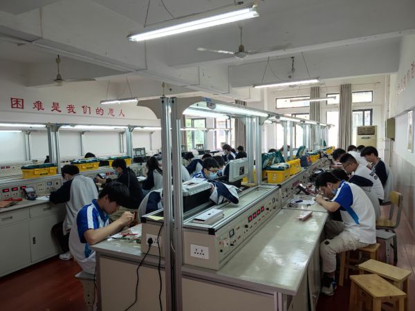 技能让生活更美好!武汉市第二职业教育中心学校职业教育活动周开幕