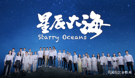 由于视频都要传达希望,所以两则视频中都有航拍视角,以及演员们抬头望