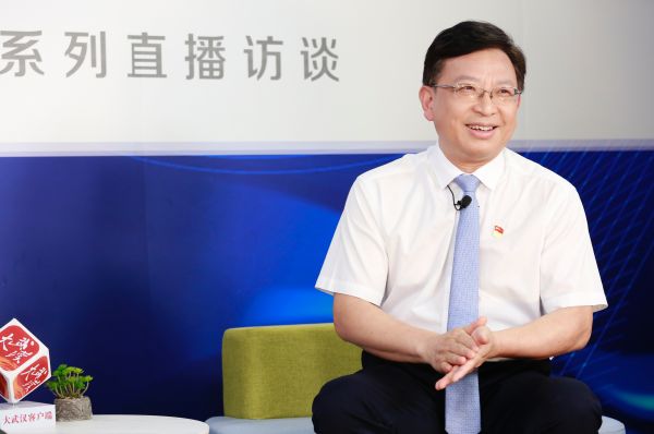 健康服务千万家"系列访谈,邀请武汉儿童医院院长邵剑波做客长江日报大