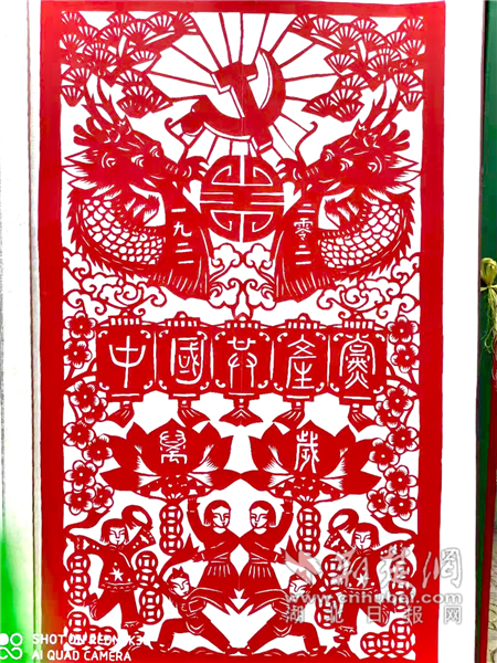 本次书画展集中展示了剪纸,书法,绘画,中国结,串珠等多个类别作品70余