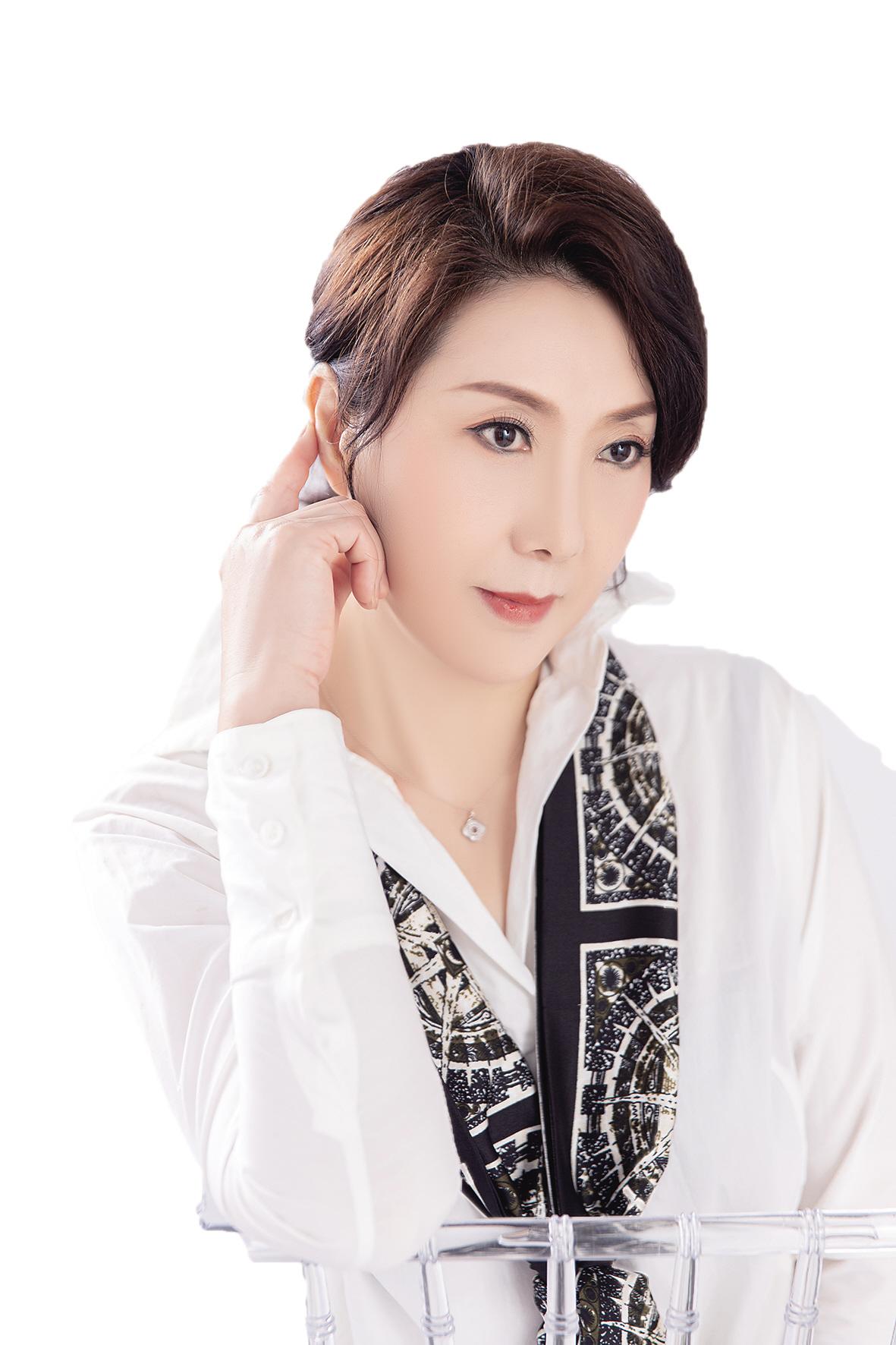 致敬红色经典传承京剧国粹 李元元京剧交响音乐会唱响宜昌