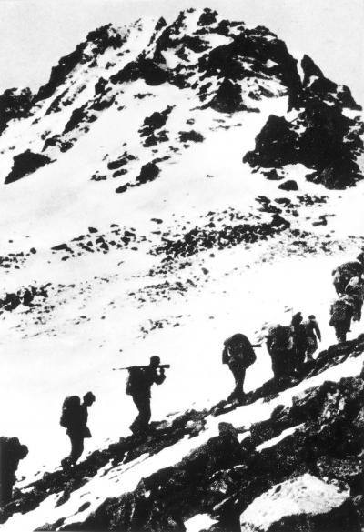红军长征途中翻越的第一座大雪山——夹金山油画作品《红军过雪山》