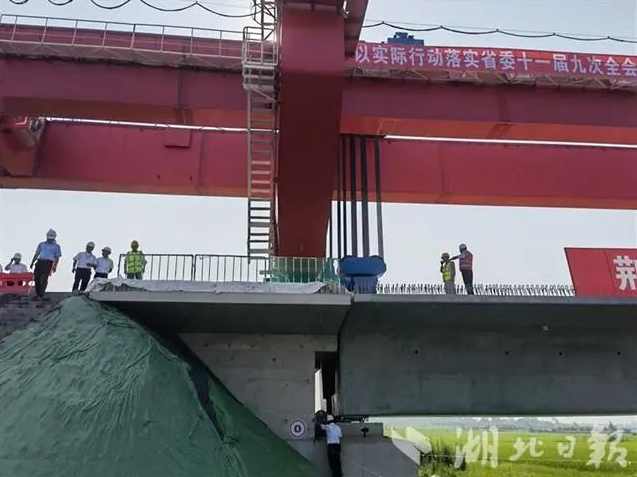 荆门境内52公里,项目设计时速350公里,全线新(改)建荆门西站,沙洋西站