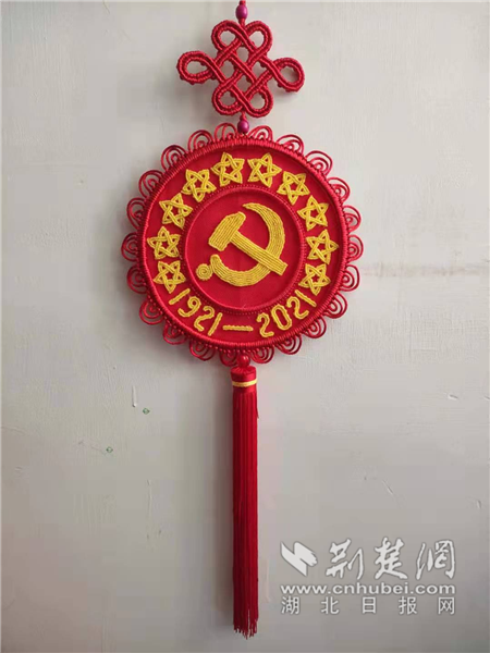 小剪纸剪出"大名堂" 武昌四美塘社区开展书画展献礼建党百年