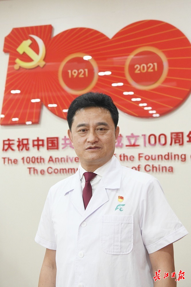 检验科向赟:党培养了我,我要发挥专长,建设好祖国