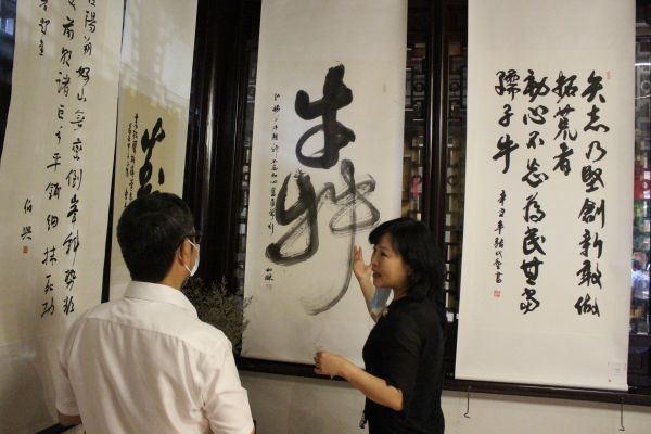 参展的100余件参展书画作品包括书法家曹立庵,周永基,刘永泽,徐本一