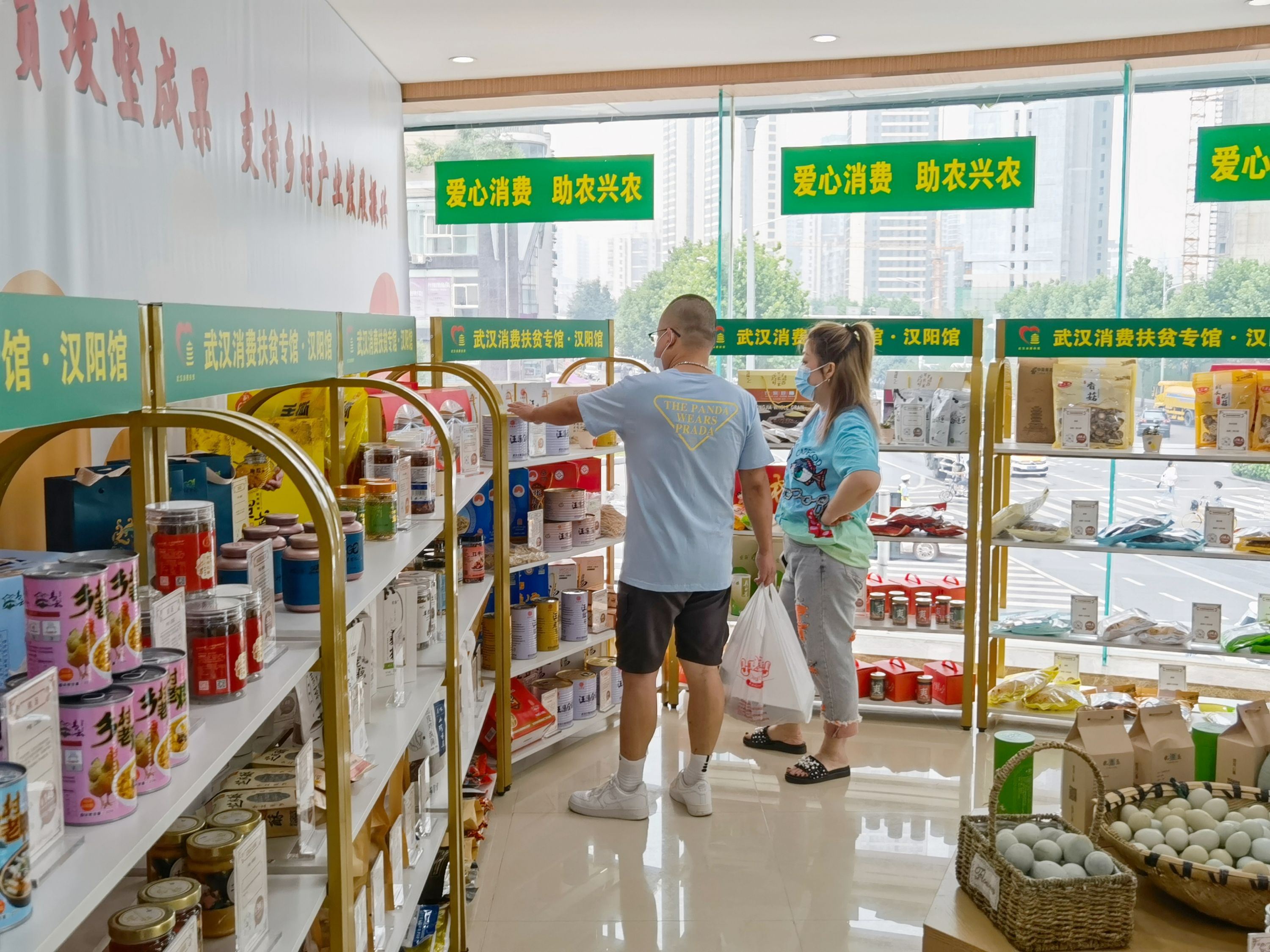 武汉消费扶贫专馆·汉阳馆"直播带货" ,凤头姜和藤茶等来凤农特产品