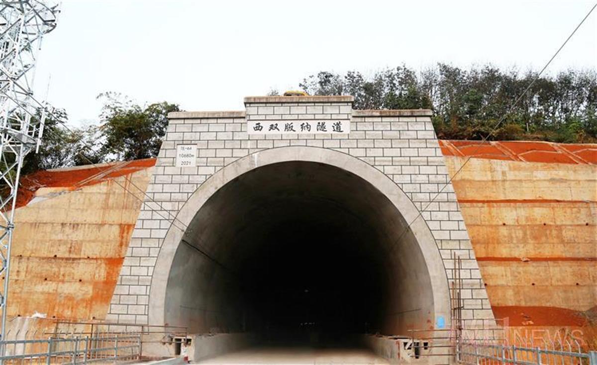 5月5日,西双版纳隧道无砟轨道施工全部完成,为玉磨铁路后续铺轨创造了