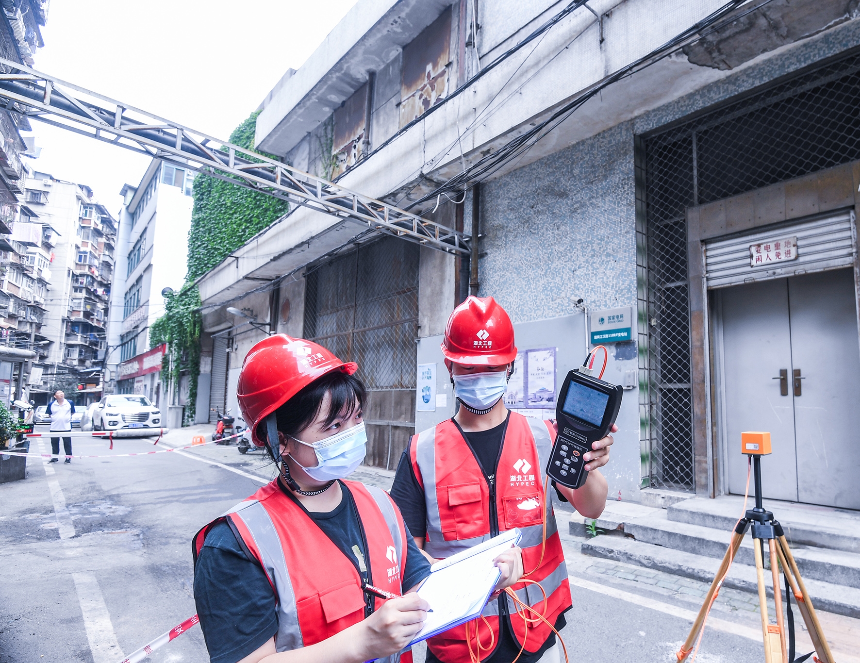 世界环境日前,第三方环保机构实地检测身边"看不见的变电站" 小区内变