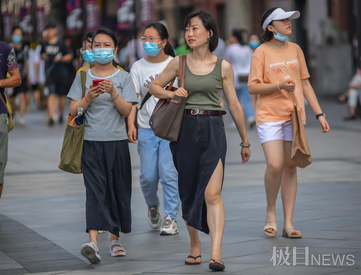 "烟花"给武汉送来凉爽,逛街人群明显增多