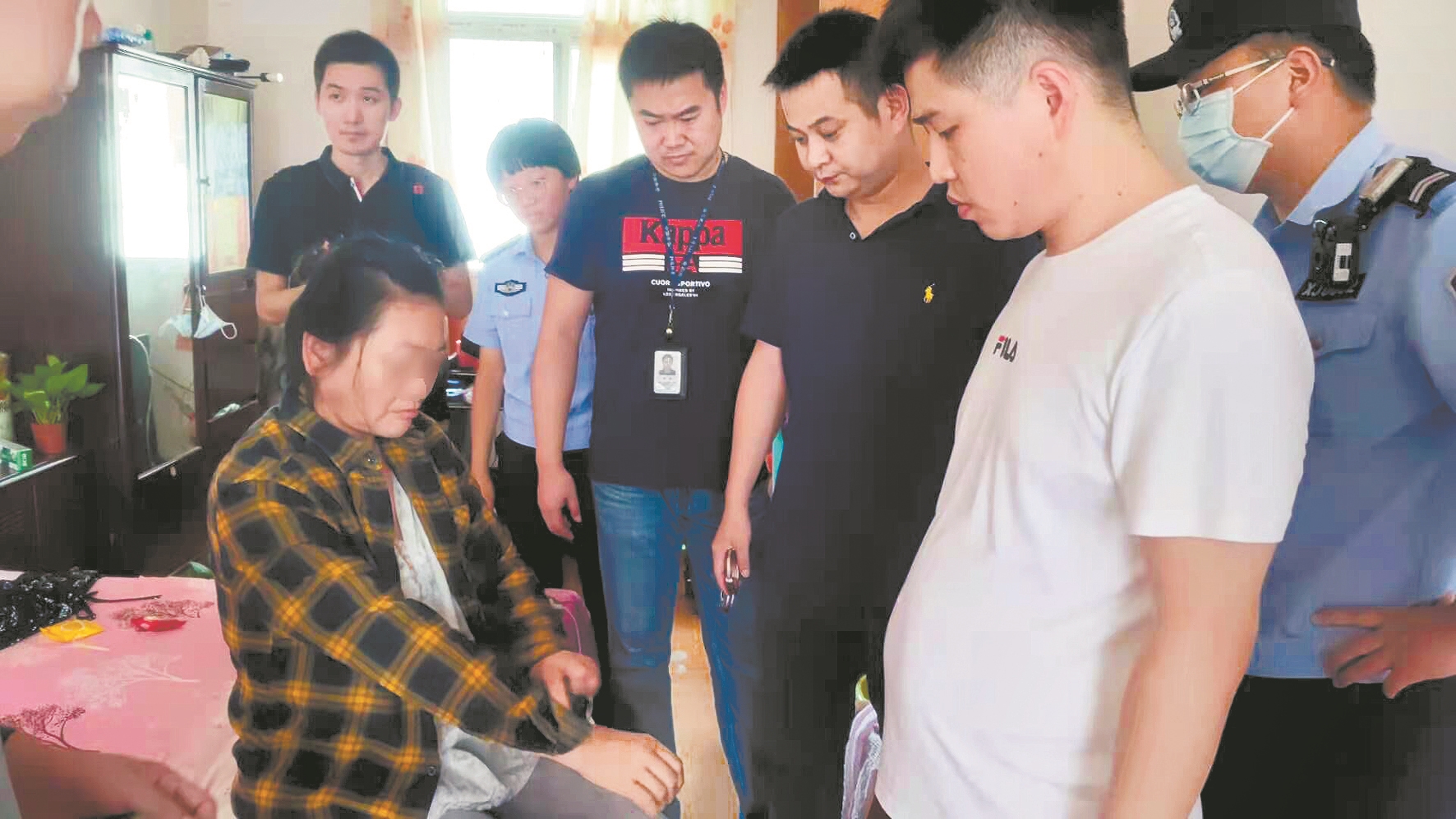 22年前的花季女孩遇害案告破 她向同居男友的女儿下了毒手