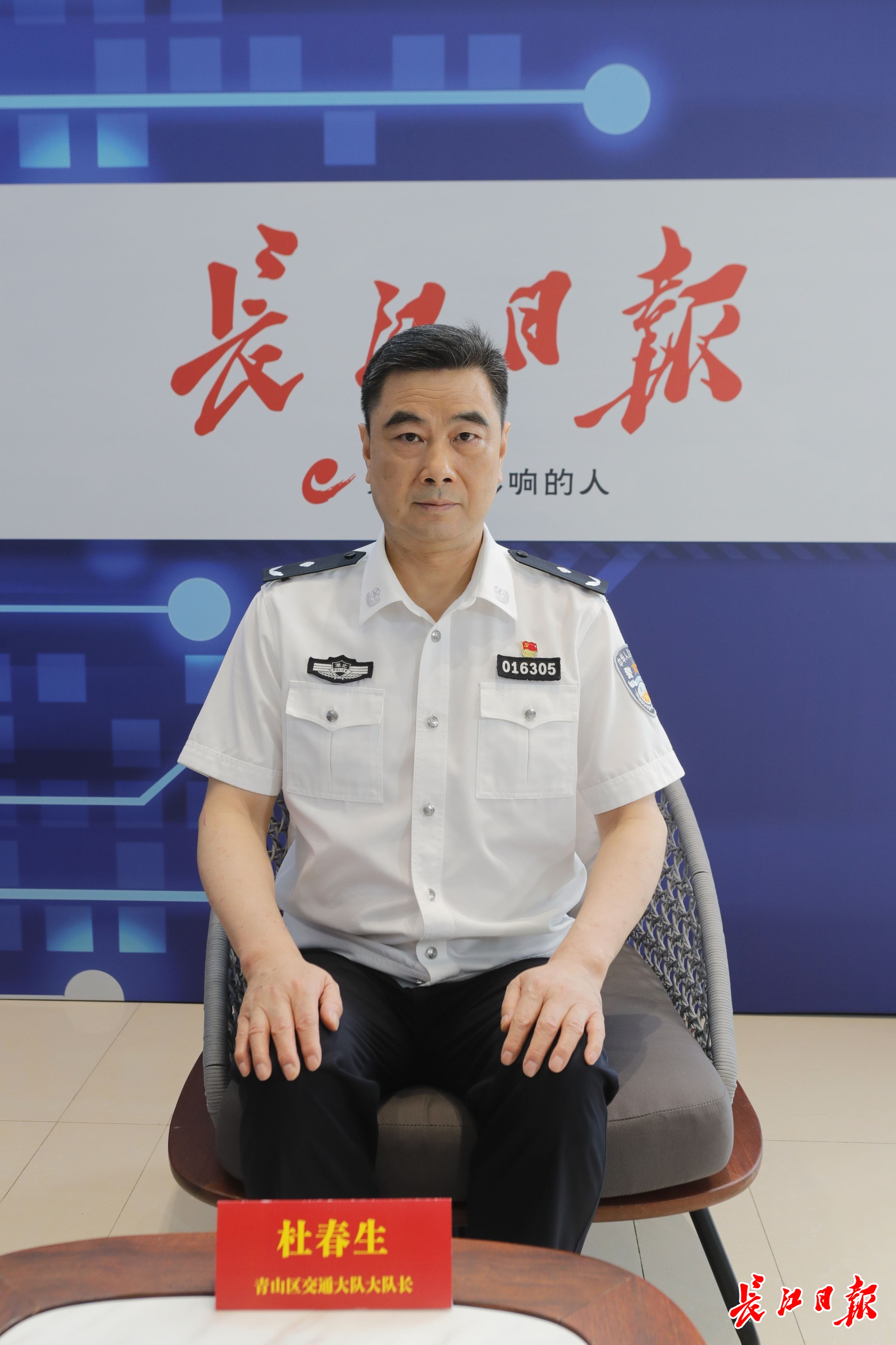 长江日报记者杨涛 摄长江日报7月13日讯十字路口人流量大,行人与左转