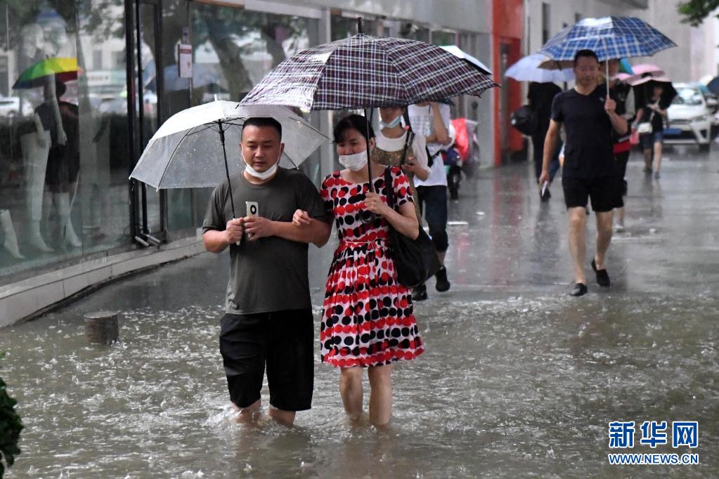 郑州暴雨团结图片图片