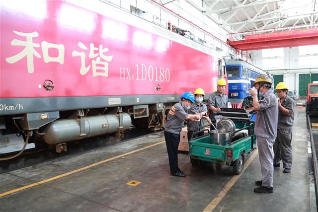 武铁武昌南机务段为一线职工创造"凉"好环境