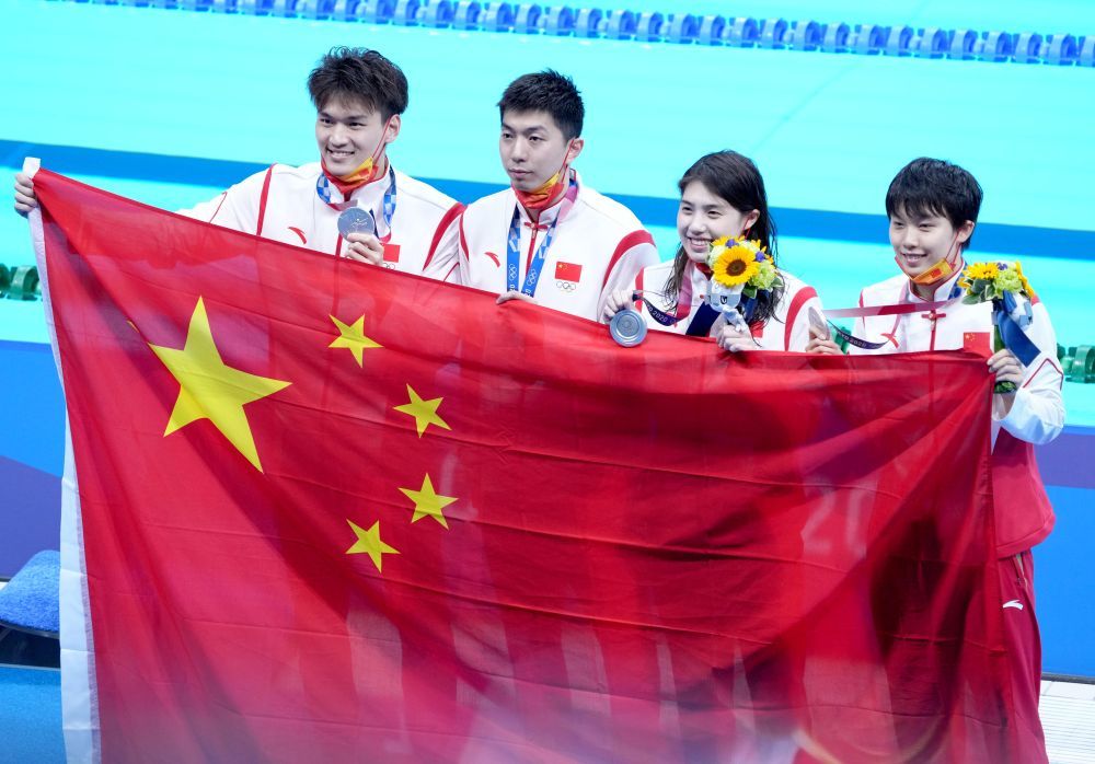 混合接力摘银闫子贝落泪 徐嘉余发誓"把世界纪录夺回来"