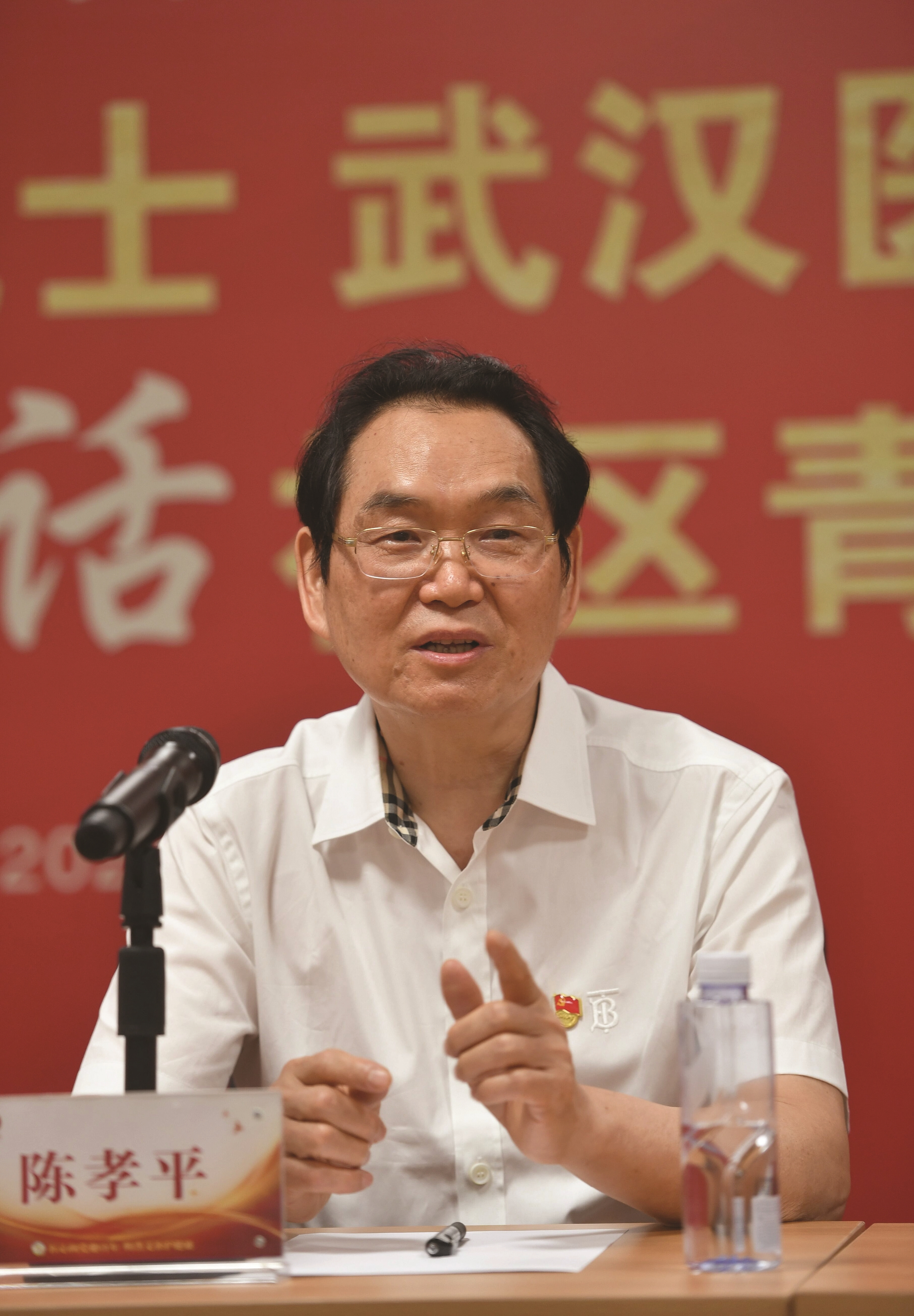 陈孝平院士与青年社区医生面对面 寄语基层医生要稳住心态勤学钻研