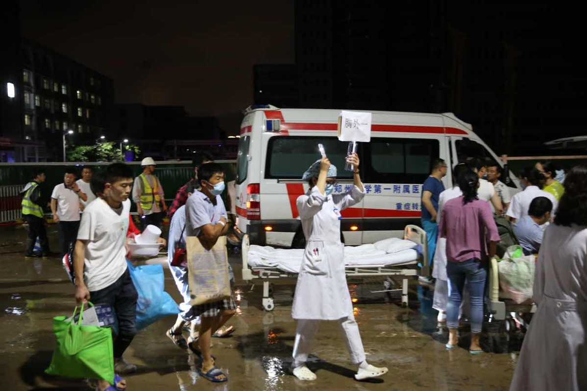 独家直击暴雨后郑州大学第一附属医院病患转院