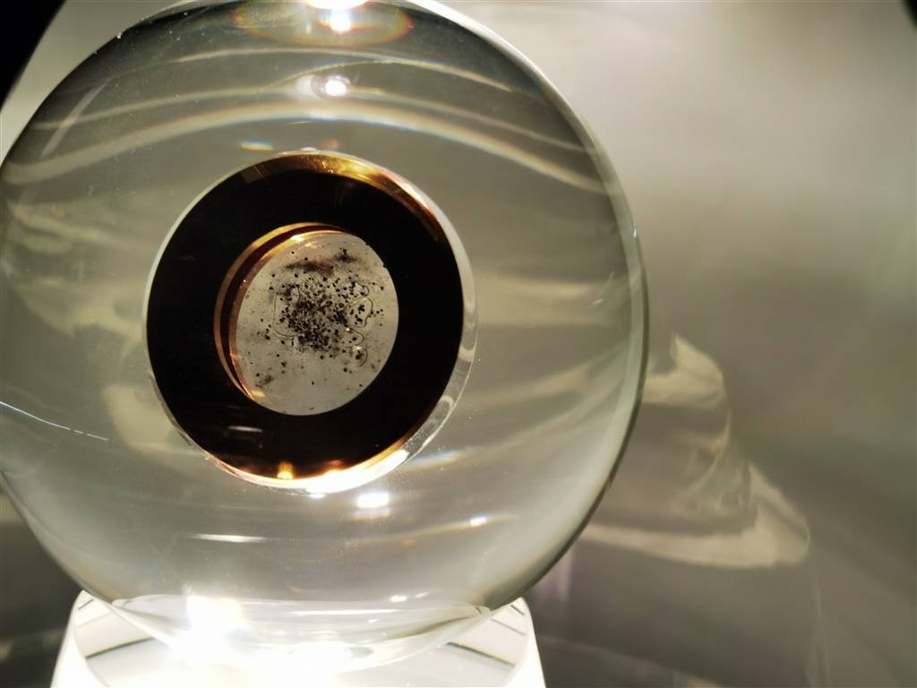 来看月壤真相!上海天文馆今日开馆 9毫克月球样品公开展示