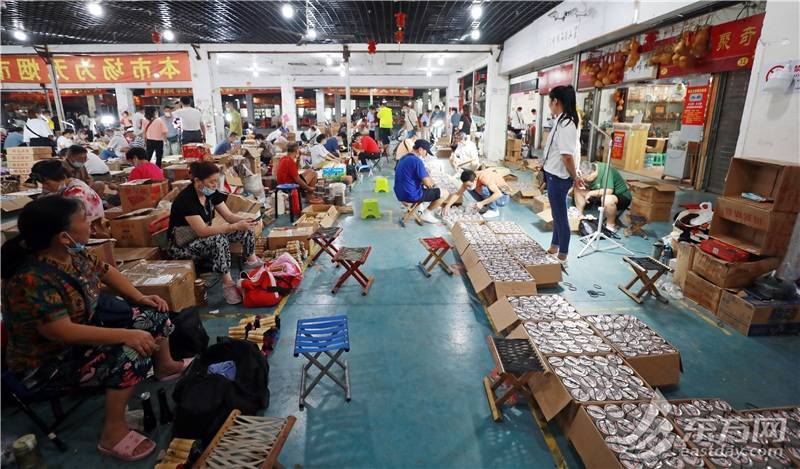 上海蟋蟀市场最近老闹忙 甲骨文"秋"字原型就是它